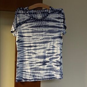 Time and Tru Tie-Dye Women's Top - Blue and White